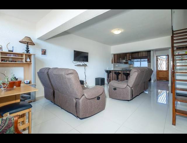 2 BEDROOM DUPLEX FOR SALE IN PAROW NORTH